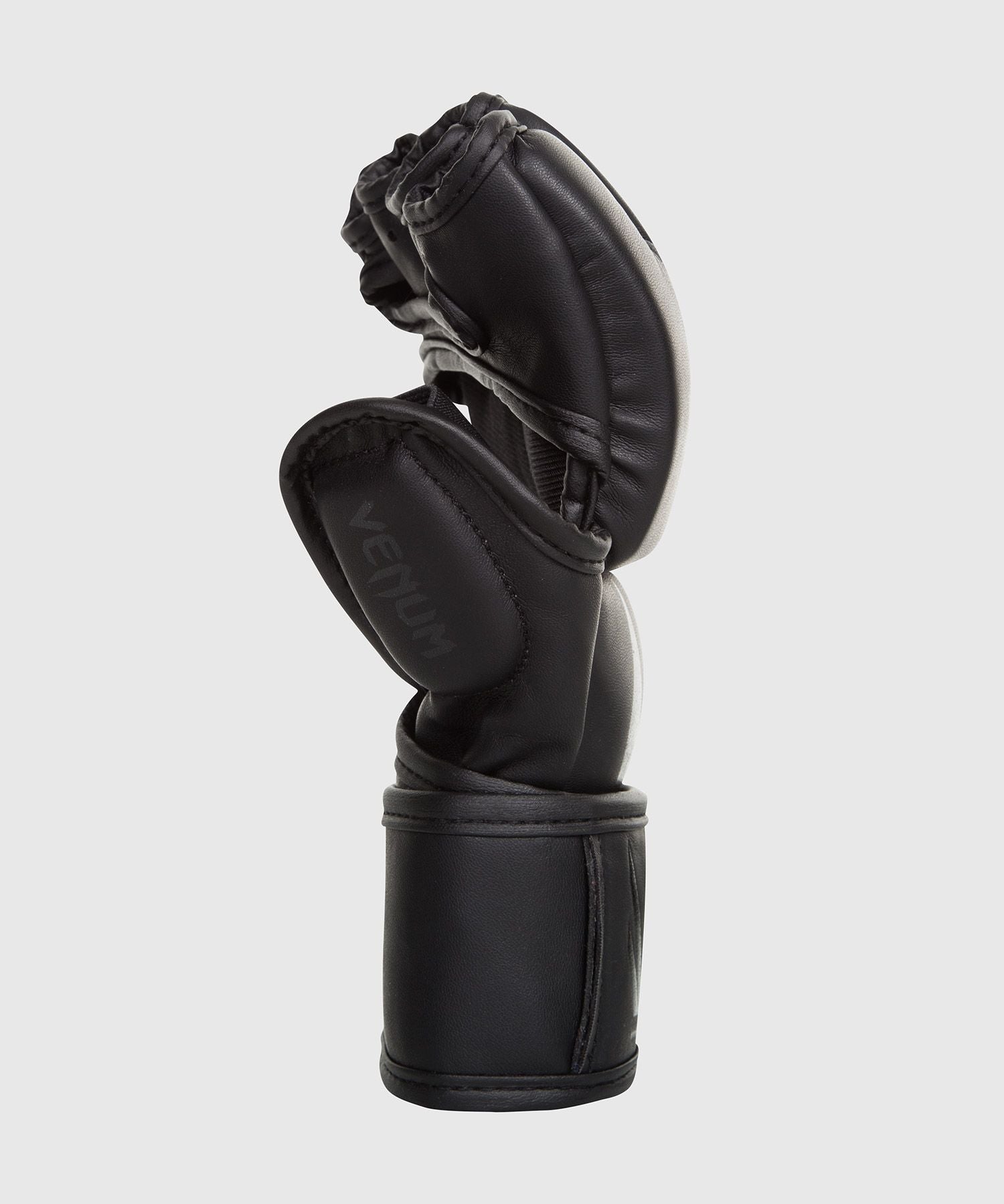 Venum MMA Gloves Challenger Black - 4oz - Budo Online