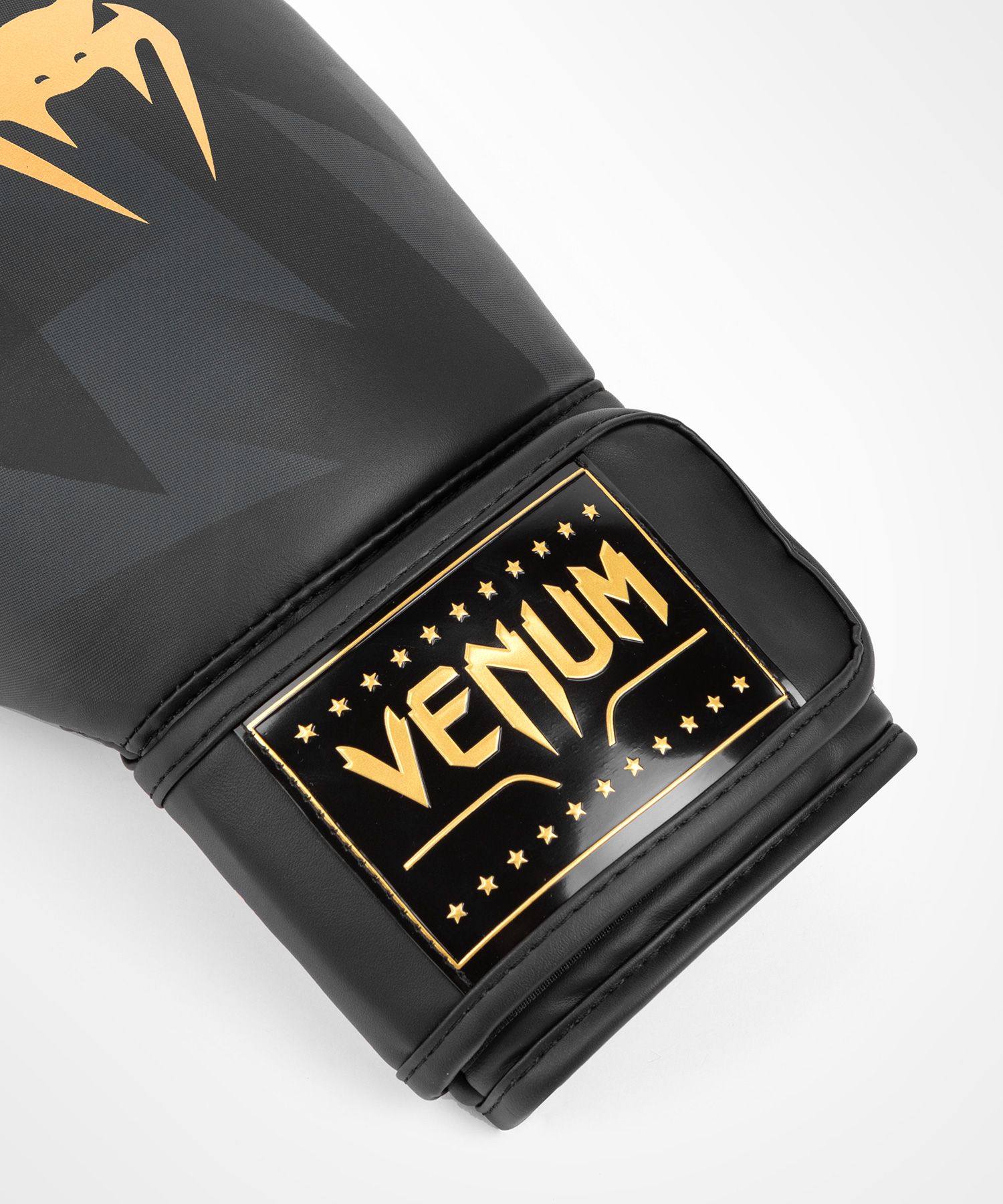 Venum Razor Boxing Gloves - Black - Budo Online