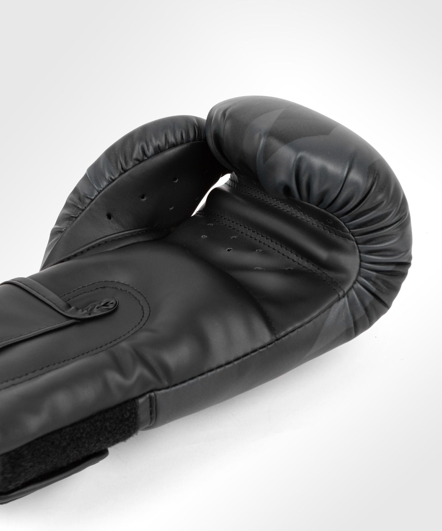 Venum Razor Boxing Gloves - Black - Budo Online